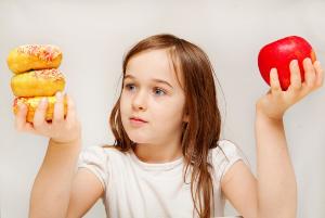 Правильное пищевое поведение надо формировать с детства